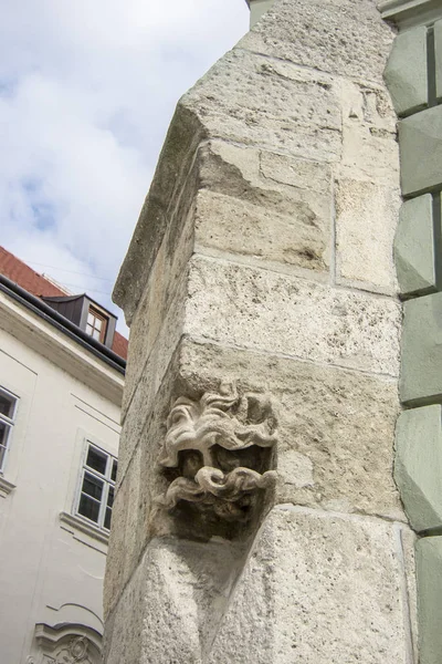 Escultura de pedra, Bratislava, Eslováquia — Fotografia de Stock