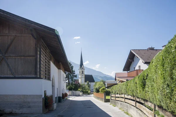 Heliga korsets kyrka, Hall in Tirol, Österrike — Stockfoto