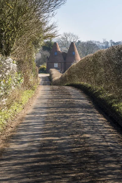 Country Lane y granja — Foto de Stock