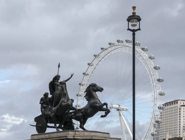 Boadicea and Her Daughters Statue — Stock Photo, Image