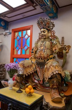 Po Lin Manastırı 'ndaki Budist heykeli, Lantau Adası, Hong Kong