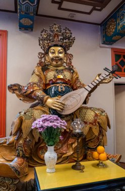 Po Lin Manastırı 'ndaki Budist heykeli, Lantau Adası, Hong Kong