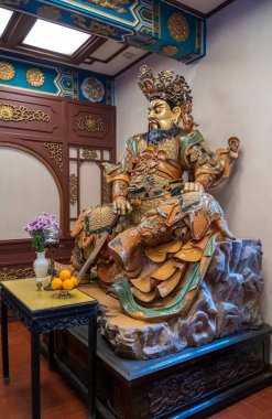 Po Lin Manastırı 'ndaki Budist heykeli, Lantau Adası, Hong Kong