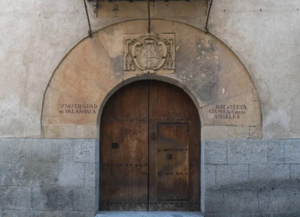 Houten Deur Van Universiteitsbibliotheek Stad Salamanca Spanje — Stockfoto