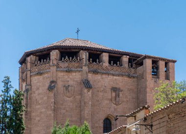 İspanya 'nın Salamanca kentindeki bir manastırın kulesi.