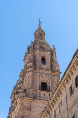 İspanya 'nın Salamanca kentindeki kilise kulesi.