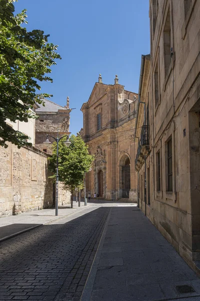 Pohled Ulici Kostel Města Salamanca Španělsko — Stock fotografie