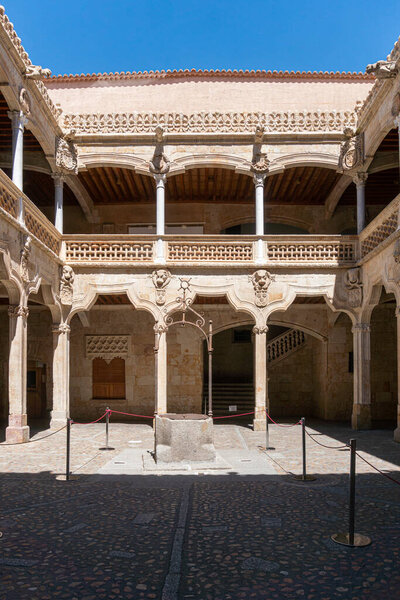 Двор общественной библиотеки в городе Саламанка, Испания