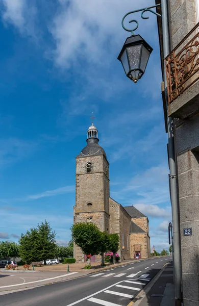 Vue Rue Église Catholique Dans Ville Carrouges France — Photo