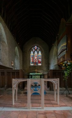 Smarden, Kent, İngiltere 'deki Smarden köyündeki Başmelek Aziz Michael Kilisesi' nin içinde.