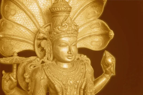 Escultura Dorada Del Señor Vishnu Sobre Fondo Marrón Forma Cuatro — Foto de Stock