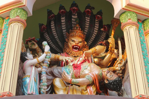 Нрисимхадев Ломает Демона Хираньякасипу Картины Стене Индуистского Храма Маяпуре Индия — стоковое фото