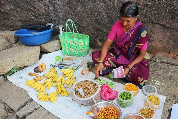 Elderly Woman Sells Fast Food India Hampi February 2019 — Stock Photo, Image