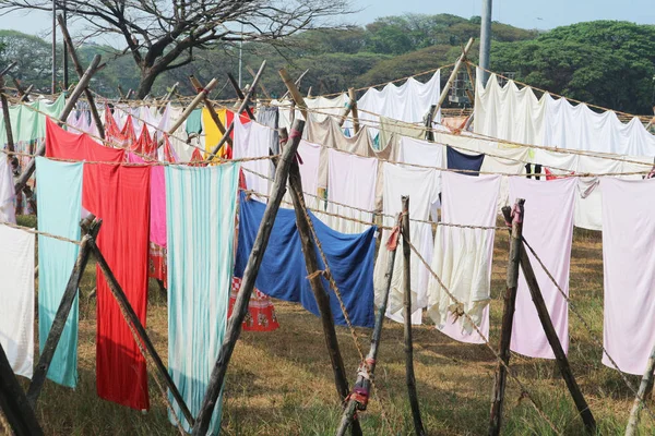 Tessuti Colorati Asciugatura Clotheslines Scena All Aperto — Foto Stock