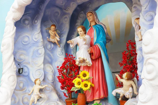 Virgin Mary Baby Christ Angels Traditional Catholic Religious Sculpture Alleppey — Stock Photo, Image