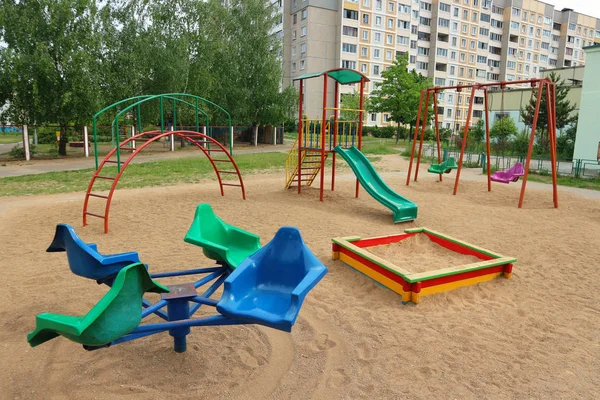 Speeltuin Schommels Rotondes Glijbaan Zandbak Een Plek Voor Kinderen Spelen — Stockfoto