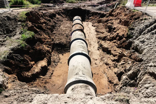 Laying sewer or drainpipe city pipes in the ground. — Stock Image Laying Sewer Drainpipe City Pipes Ground Stock Photo