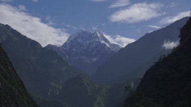 Himalaya Dağları, Nepal. Annapurna tepe. Timelapse