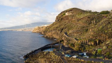 Üstten Görünüm bir sahil. Binalar Adası Tenerife, Kanarya Adaları, İspanya.
