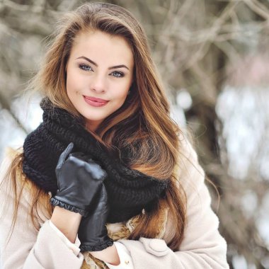 Güzel kadın yüzü, yakından portre.