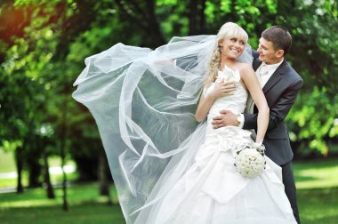 Gelin ve damat. Güzel bir çift.
