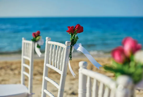 Virágcsokor gondoskodik az esküvő dekoráció — Stock Fotó
