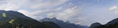 Alpleri Panoraması. Görünüm Alps gelen İtalyan şehir Camporosso, Valcanale, İtalya