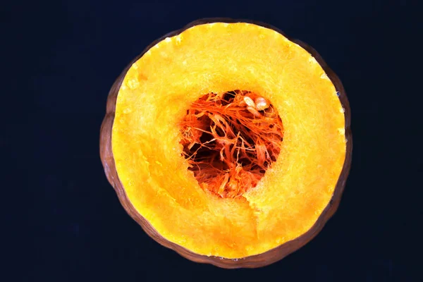 Dilimlenmiş kabak suyu, kabak çekirdeği damla ile