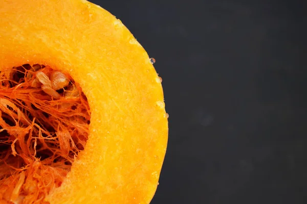 Dilimlenmiş kabak suyu, kabak çekirdeği damla ile