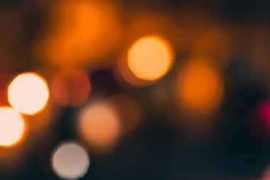 Noel ağacı ışıkları Bokeh bulanık dışarı-in odak arka plan Özeti. Mutluluk şenlikli Hediyelik ve yeni yıl kutlamaları.