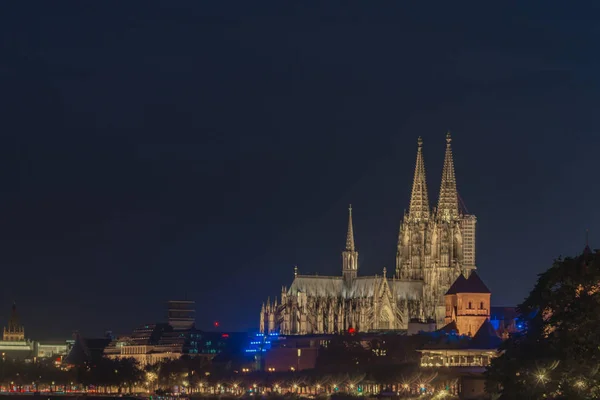 Koepel Van Keulen Nachts Verlicht Het Blauwe Uur — Stockfoto