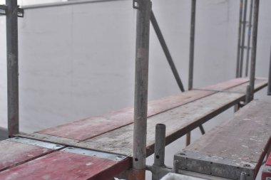 İnşaat Alanı - çerçeve - direkler ve kalaslar