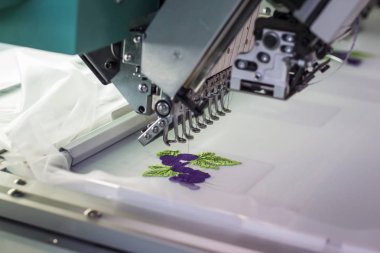 bir logo dikiş nakış makinesi