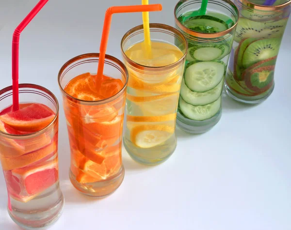 Agua Desintoxicación Vasos Con Pajitas Diversos Tipos Frutas Verduras — Foto de Stock