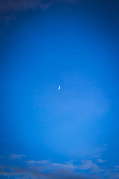 Lua Céu Azul Profundo — Fotografia de Stock