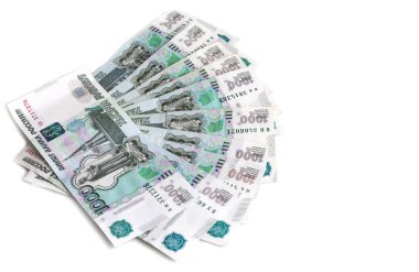 Beyaz bir arka plan üzerinde Rus banknotlar düzenlendiği