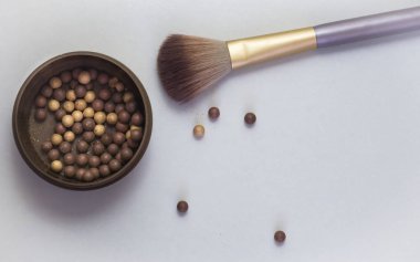 top allık ya da bir kavanoza makyaj fırça Bronzlaştırıcı