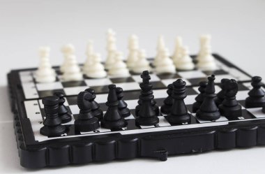 Cep plastik satranç oyunu, dama