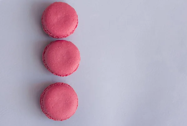 Colorful macaroons on a lilac background. The concept of the celebration. Place for text — Stock Photo, Image