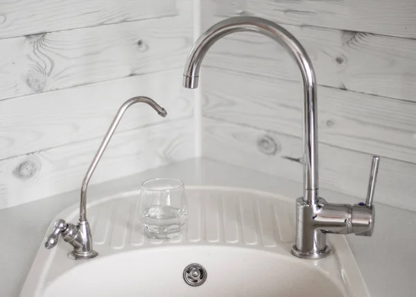 Kitchen sink with drinking purified water tap through filter and tap tap with tap water — Stock Photo, Image