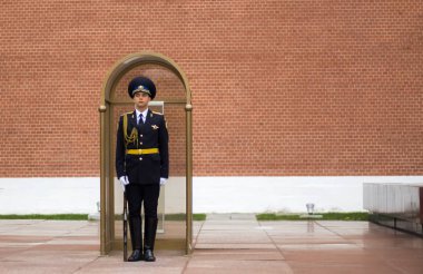 13.07.2019 Moskova'da Meçhul askerin mezarında Ebedi alev onur nöbeti