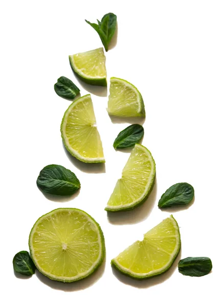 Abstract Christmas Tree Made Lime Slices Fresh Mint White Background — Stock Photo, Image