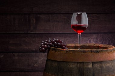 Wodden varil kırmızı şarap cam