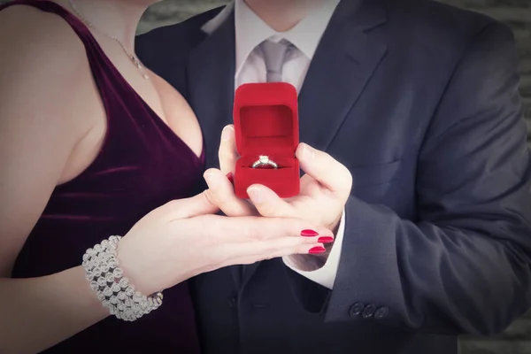 Man Proposing Engagement Ring His Fiancee Close — Stock Photo, Image