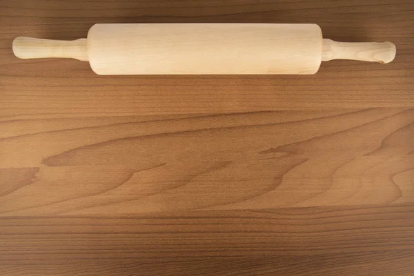 木製テーブルの上ピンを圧延の真上 下記テキストのスペースをコピーします — ストック写真