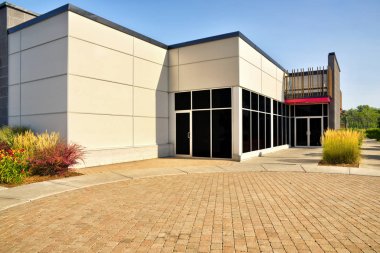 Boş genel mağaza önünde, iş veya profesyonel ofis alanı.