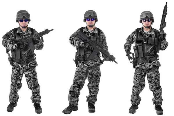 Set Van Militaire Soldaten Zwarte Camouflage Geïsoleerd Witte Achtergrondgeluid Klaar — Stockfoto