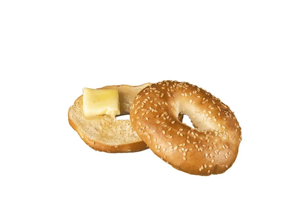 Frisches Sesam Bagel Brot Mit Einem Stück Geschmolzener Butter Isoliert — Stockfoto