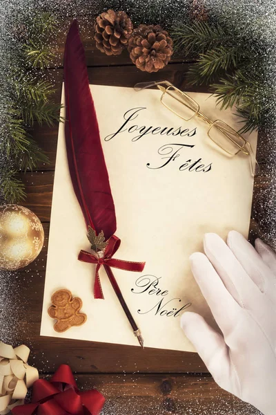 サンタ クロースの上に直接手紙を書きます クリスマスの概念のためにフラットが横たわっていた フランス語テキスト ストック画像