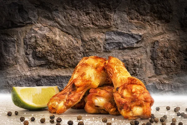 Chicken Wings Lime Wedge Salt Peppercorn Concrete Table Wall Stone — Stock Photo, Image